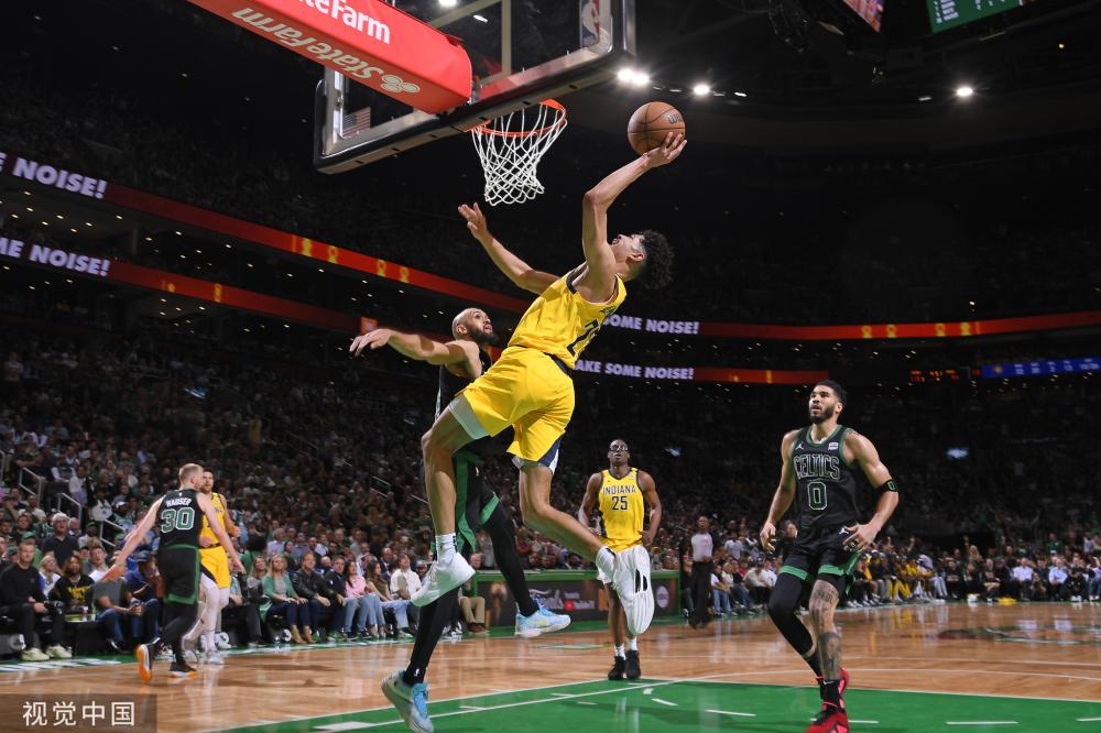 使莱万在接 使莱万在接